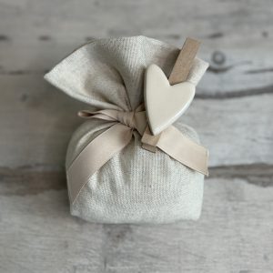 Piastrina cuore stilizzato in ceramica